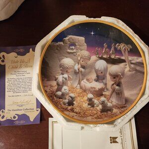 Hamilton Collection Precious Moments Child Is Born Plate